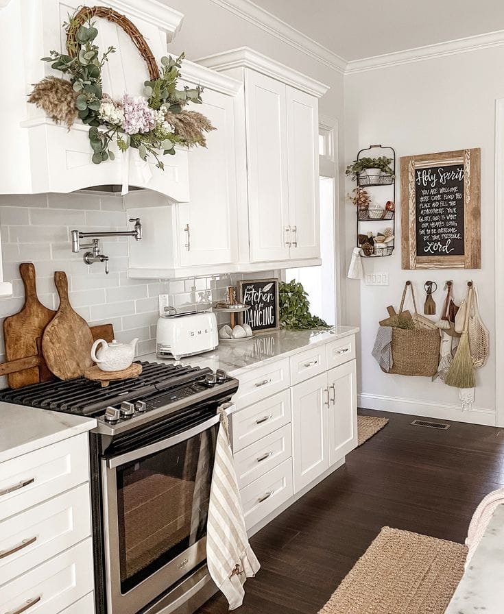 farmhouse kitchen decor